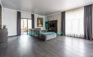 Дом 300м&sup2;, 3-этажный, на длительный срок, 