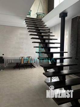 Дом 220м&sup2;, 2-этажный, на длительный срок, 