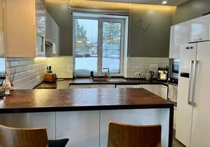 Дом 250м&sup2;, 3-этажный, на длительный срок, 