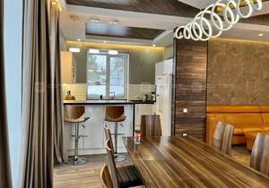 Дом 250м&sup2;, 3-этажный, на длительный срок, 