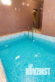 Дом 350м&sup2;, 2-этажный, посуточно, 