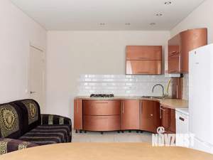 Дом 120м&sup2;, 2-этажный, участок 6 сот.  