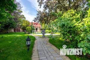 Дом 752м&sup2;, 2-этажный, участок 23 сот.  