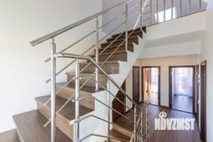 Дом 244м², 2-этажный, участок 10 сот.  