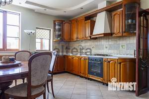 Дом 355м², 3-этажный, участок 40 сот.  