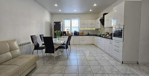 Дом 371м&sup2;, 3-этажный, участок 8 сот.  