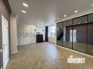 Дом 379м², 3-этажный, участок 14 сот.  