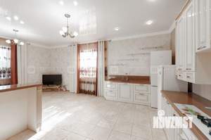 Дом 175м², 2-этажный, участок 10 сот.  