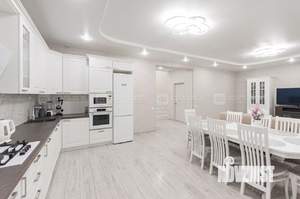 Дом 160м², 2-этажный, участок 6 сот.  