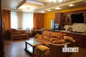 Коттедж 240м&sup2;, 2-этажный, участок 6 сот.  