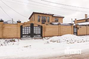 Дом 220м², 2-этажный, участок 6 сот.  