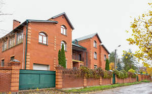 Дом 933м², 3-этажный, участок 33 сот.  