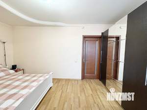 Коттедж 250м&sup2;, 2-этажный, участок 8 сот.  