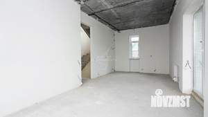 Дом 205м&sup2;, 3-этажный, участок 5 сот.  