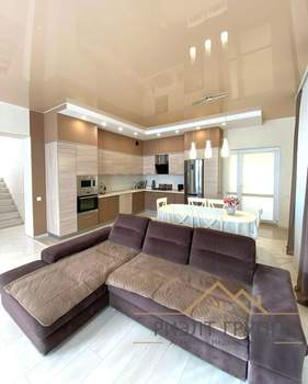 Дом 161м&sup2;, 2-этажный, участок 5 сот.  