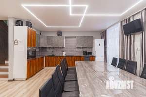 Дом 220м&sup2;, 2-этажный, участок 4 сот.  