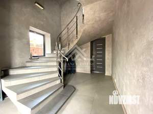 Дом 240м², 3-этажный, участок 5 сот.  