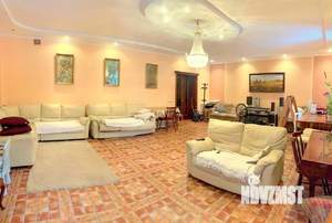 Дом 364м&sup2;, 2-этажный, участок 13 сот.  