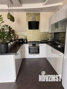 Дом 200м&sup2;, 2-этажный, участок 10 сот.  