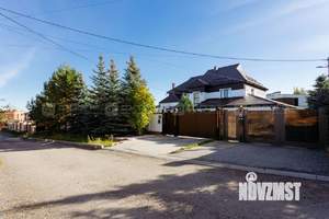 Дом 278м², 3-этажный, участок 15 сот.  