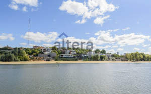 Дом 656м&sup2;, 3-этажный, участок 30 сот.  