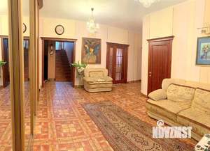 Дом 364м&sup2;, 2-этажный, участок 13 сот.  