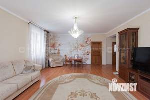 Дом 219м², 3-этажный, участок 9 сот.  