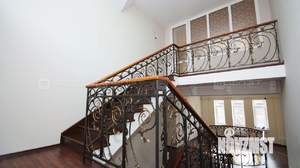 Дом 500м², 3-этажный, участок 8 сот.  