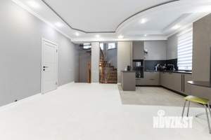 Дом 180м&sup2;, 2-этажный, участок 7 сот.  