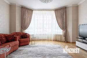 Коттедж 407м&sup2;, 2-этажный, участок 6 сот.  