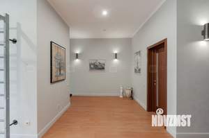 Дом 253м&sup2;, 2-этажный, участок 11 сот.  