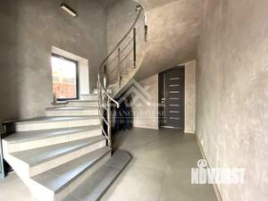 Дом 240м², 3-этажный, участок 5 сот.  