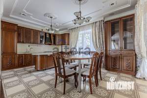 Коттедж 270м², 3-этажный, участок 10 сот.  