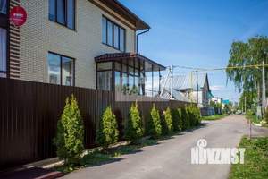 Дом 261м², 2-этажный, участок 10 сот.  