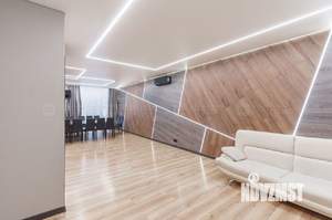 Дом 220м&sup2;, 2-этажный, участок 4 сот.  