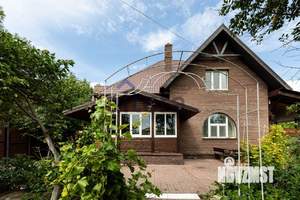 Дом 270м², 3-этажный, участок 10 сот.  