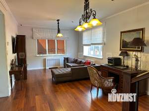 Дом 350м&sup2;, 2-этажный, участок 13 сот.  