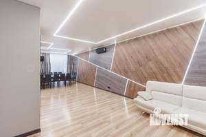 Дом 220м&sup2;, 2-этажный, участок 4 сот.  