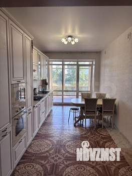 Дом 350м&sup2;, 3-этажный, участок 7 сот.  