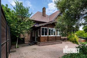 Дом 270м², 3-этажный, участок 10 сот.  