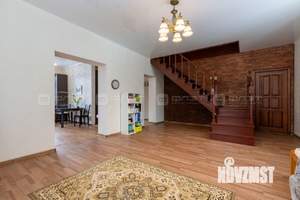 Дом 190м², 2-этажный, участок 9 сот.  