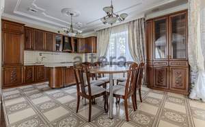 Дом 270м², 3-этажный, участок 10 сот.  