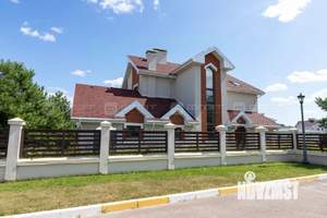 Дом 293м², 3-этажный, участок 13 сот.  