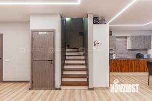 Дом 220м&sup2;, 2-этажный, участок 4 сот.  