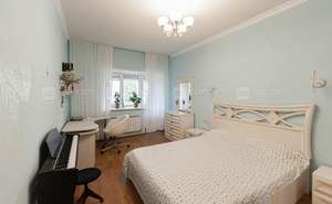 Дом 300м², 2-этажный, участок 0 сот.  