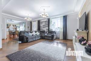 Коттедж 294м², 2-этажный, участок 10 сот.  