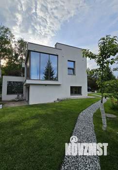 Дом 278м², 2-этажный, участок 15 сот.  