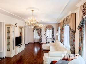 Дом 281м&sup2;, 3-этажный, участок 14 сот.  