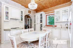 Дом 274м&sup2;, 2-этажный, участок 10 сот.  