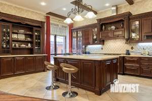 Дом 340м², 3-этажный, участок 7 сот.  